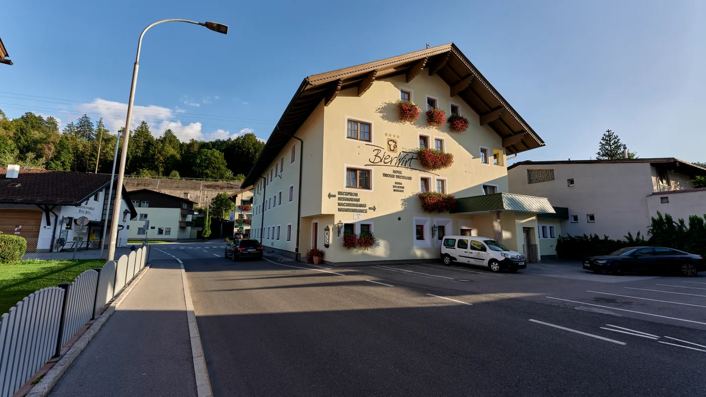Innsbrucker Team analysiert koordinierte negative Google-Bewertungen