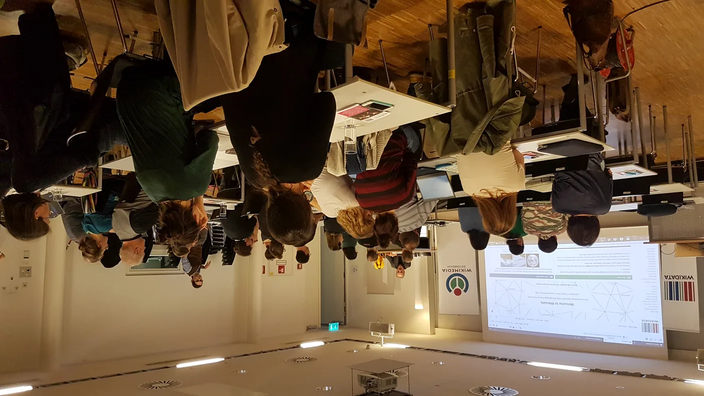 Juristische Bibliothek in Wien mit Akten zu Online-Rufschädigung